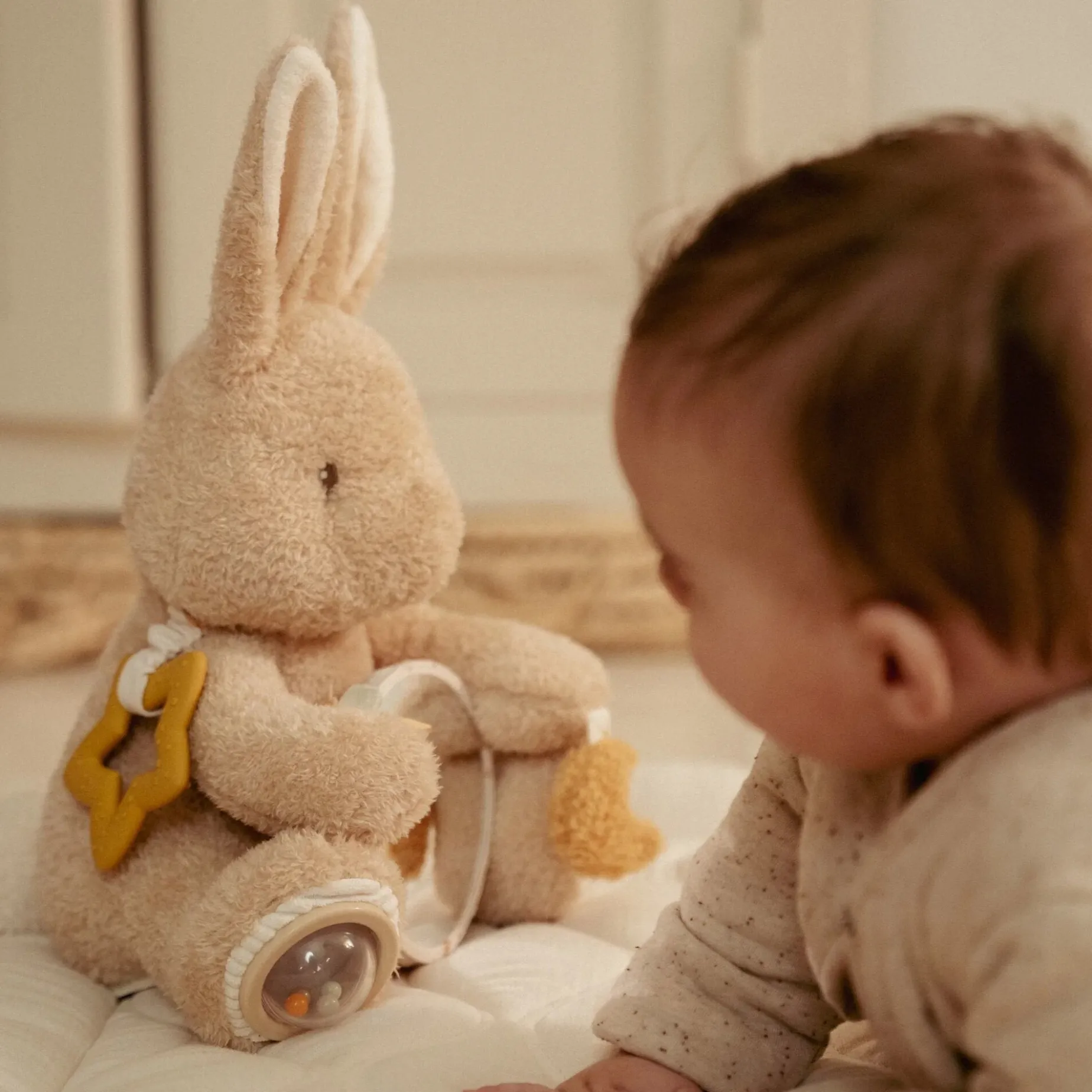 Activiteitenknuffel Konijn - Zand - Baby Bunny